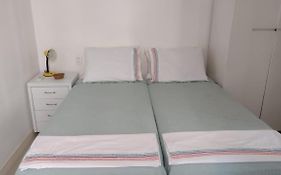 Apartamento em Copacabana - Rua Bolívar - 2 Quartos - Excelente Localização